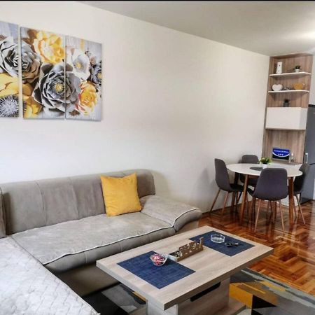 S&D Apartman Lukavica Eksteriør bilde