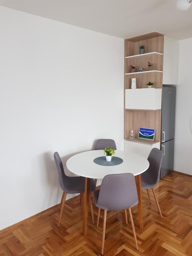 S&D Apartman Lukavica Eksteriør bilde